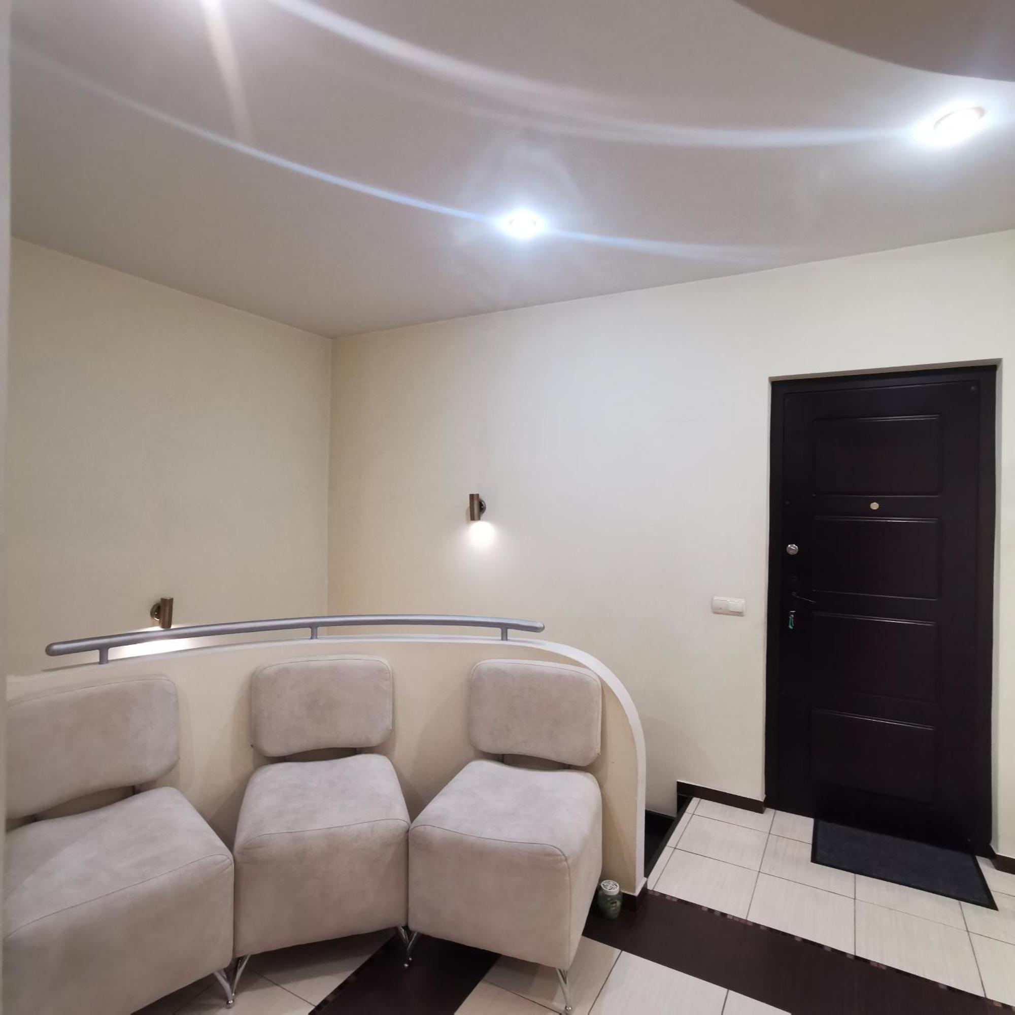 Big Apartment In Rivne Center エクステリア 写真