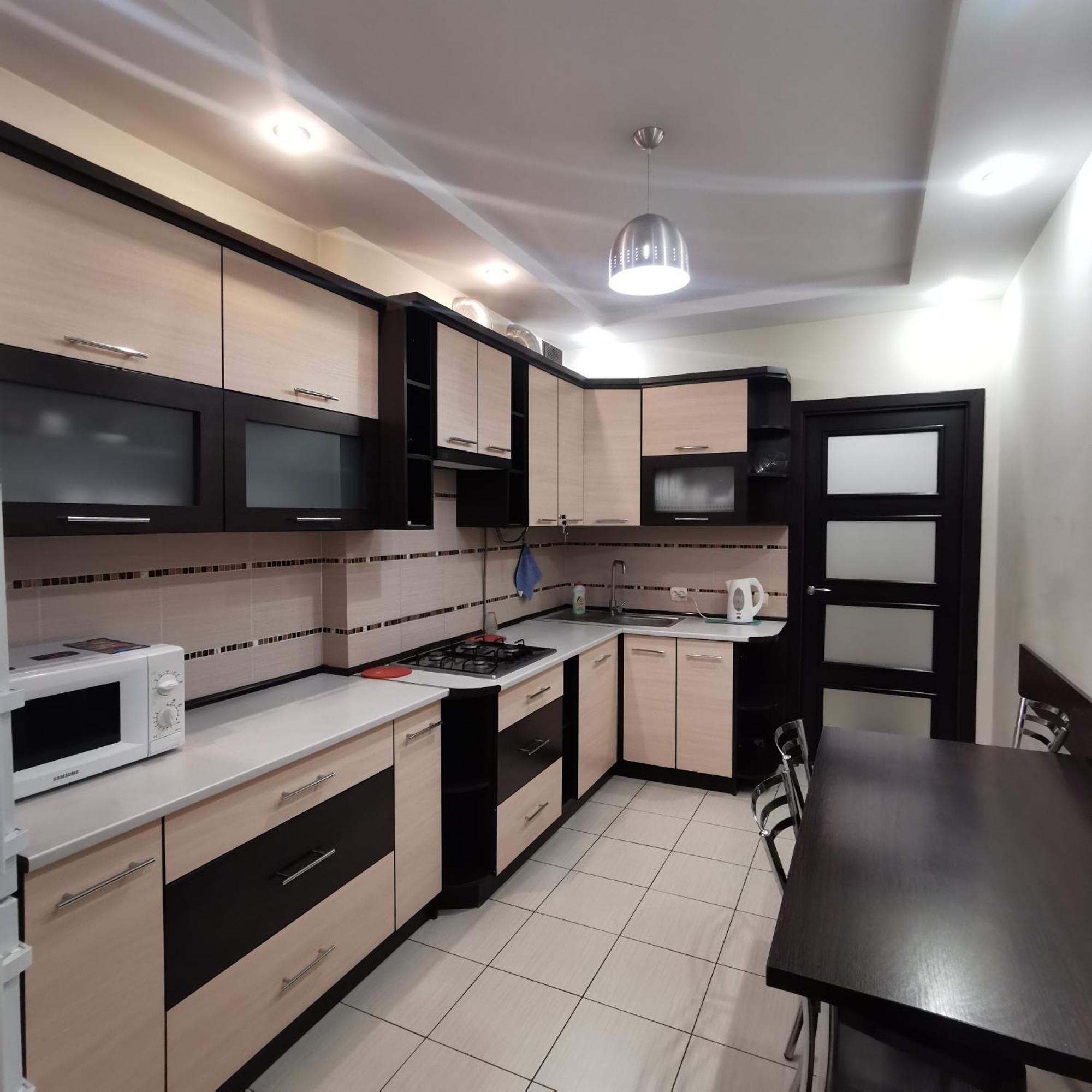Big Apartment In Rivne Center エクステリア 写真