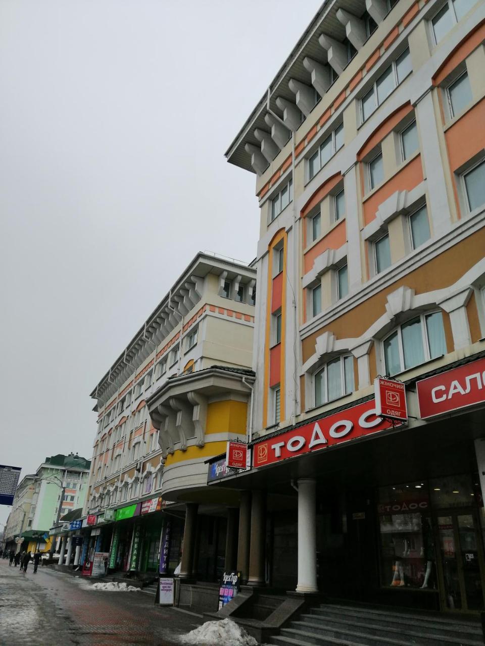 Big Apartment In Rivne Center エクステリア 写真